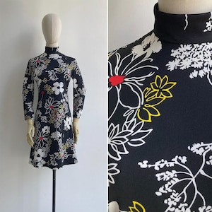 Vintage 70s Black Mod Floral Sketch Mock Neck Dress XS, Retro Abstract Print A-Line Shift in Polyester Knit