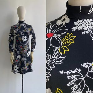 Vintage 1970s Mod Black Sketched Floral Print Mock Neck Dress XS, Long Sleeve A-Line Slim Shift Dress in Black, Red, Yellow & White