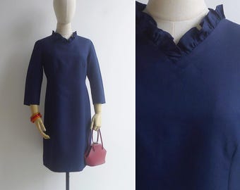 Vintage jaren 1970 middernachtblauwe jurk met ruchehals SM, retro Japanse mod Shift-jurk met reliëftextuur en driekwartmouwen
