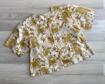 Vintage 80s Boho Ethnic Folklore Olive Yellow Novelty Print Blouse M-L, Retro Short Sleeve Summer Top with Cow & Elephant Motifs