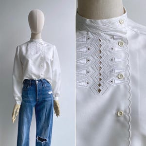 Blusa vintage estilo art déco de los años 80, tallas S-M, top retro con cuello mandarín, abertura con ojales en forma de diamante y mangas largas.