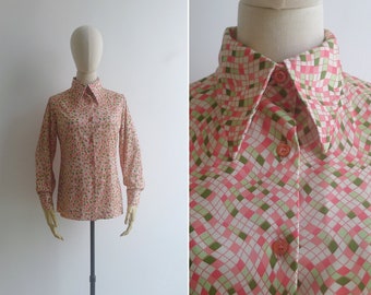 SALE - Vintage '70s JANTZEN Coral Pink & Green Optical Art Print Shirt S-M