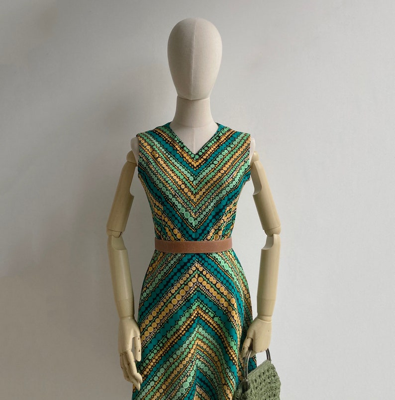 SALE Vintage '70s Green Graphic Spot Op Art Chevron Print Dress XS-S image 3
