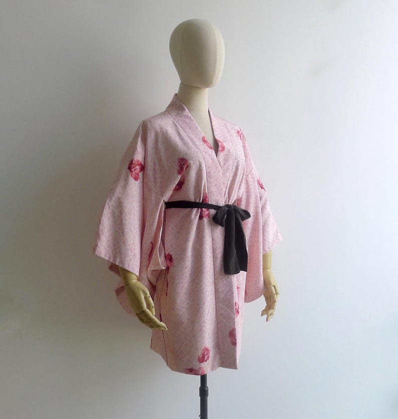 Vintage 1950s pink haori kimono robe with a fuchsia pink painterly floral print on a shibori mini tie dye pattern
