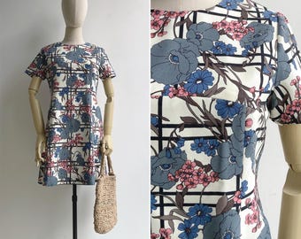Vintage 70s Oriental Poppy Floral Mod Shift Dress S, Retro Grid Print Short Sleeve Slim A-Line Fit