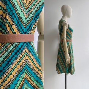 SALE Vintage '70s Green Graphic Spot Op Art Chevron Print Dress XS-S image 4