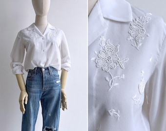 Vintage 70s White Embroidered Floral Appliqués Blouse S-M, Retro Collared Top with Long Sleeves in Polyester Crepe