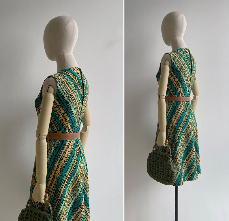 SALE Vintage '70s Green Graphic Spot Op Art Chevron Print Dress XS-S image 5