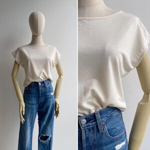 Vintage 80er Jahre Bluse in Creme XS-S, Retro Basic Tee Top mit kurzen abgeschrägten Ärmeln