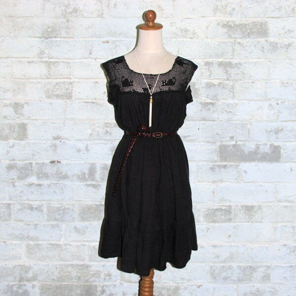 15% YEAR END SALE - The Vintage 70's Crochet Hippie Black Cat Dress