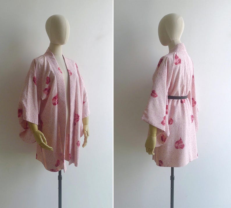 Vintage 50s Pink Shibori Silk Haori Kimono Robe XS S M, Tie Dye Print with Ruby Red Floral Petals, Lined Layering Jacket image 8