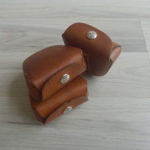 Vintage 1950er-60er Jahre Militär Leder Ammo Gürteltasche - Druckknopf, eingraviertes Stern Motiv, echtes hellbraunes Leder