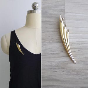 Vintage 80s Modernist Gold Tone Slim Brooch Pin, Abstract Leaf Design, Elegant Minimalist Jewelry, Secure Pin Back