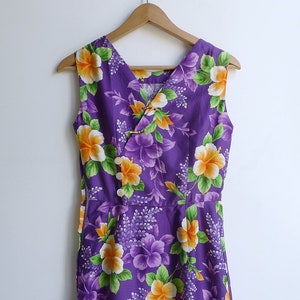 SALE Vintage '50s Hawaiian Floral Low V-Back Cotton Wiggle Dress XS image 5