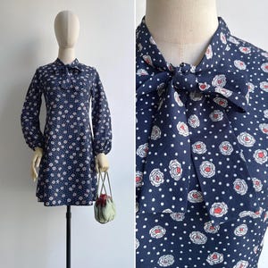 Vintage 70s Mod Navy Blue Camellia Floral Shift Dress XS-S, Retro Bow Collar Scooter Dress with Sash Ties & Polka Dots