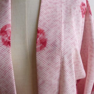 Vintage 50s Pink Shibori Silk Haori Kimono Robe XS S M, Tie Dye Print with Ruby Red Floral Petals, Lined Layering Jacket image 7