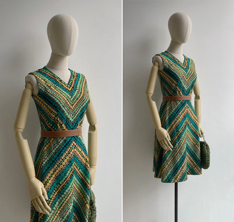 SALE Vintage '70s Green Graphic Spot Op Art Chevron Print Dress XS-S image 2