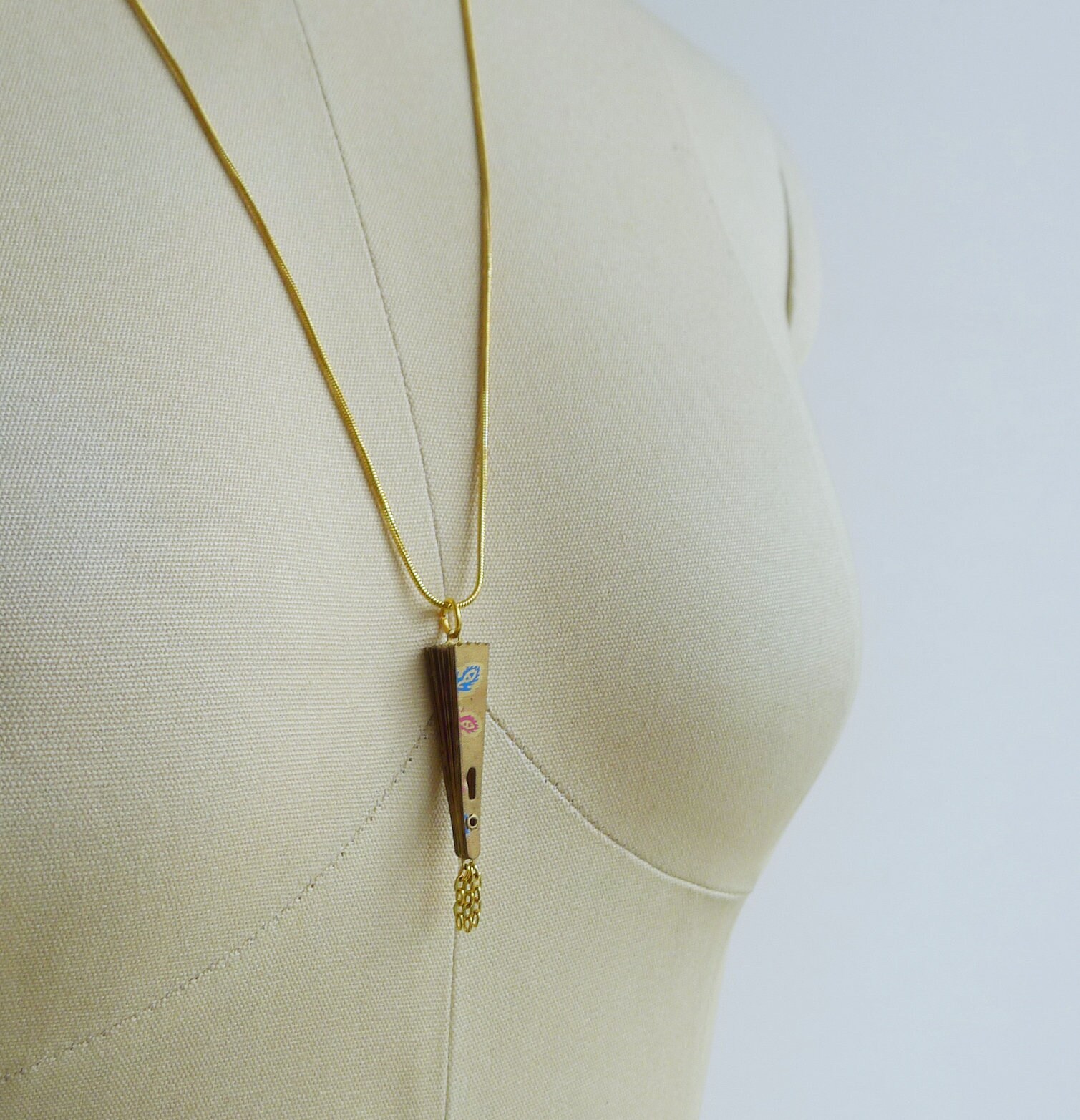 Vintage '80s Gold Oriental Folding Fan & Tassel Necklace - Etsy