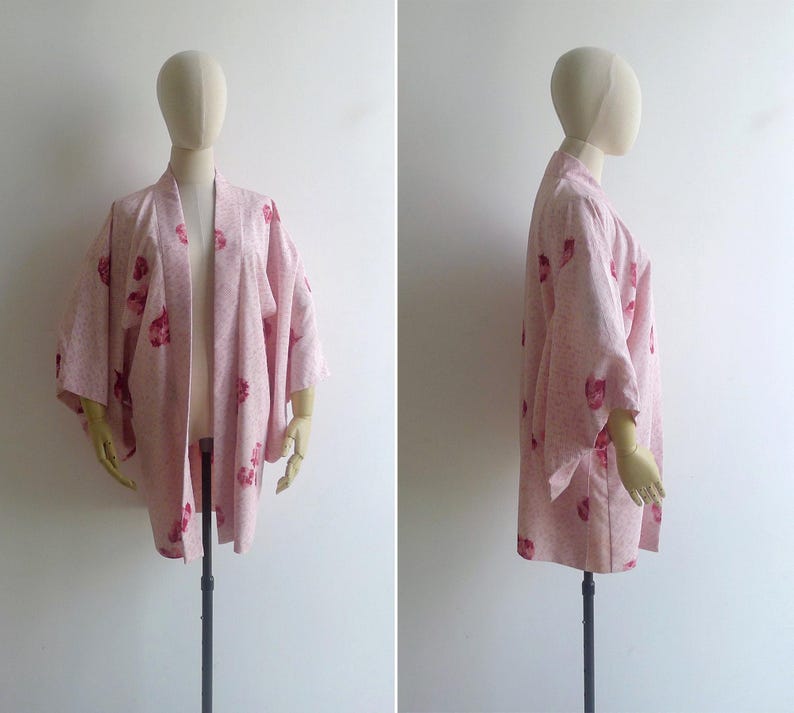 Vintage 50s Pink Shibori Silk Haori Kimono Robe XS S M, Tie Dye Print with Ruby Red Floral Petals, Lined Layering Jacket image 6