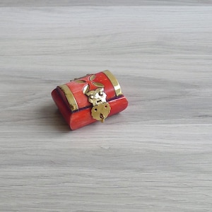 Vintage 70s Red Carved Cow Bone & Brass Trinket Case, Small Hippie Boho Style Home Decor Container Box with Hinged Lid
