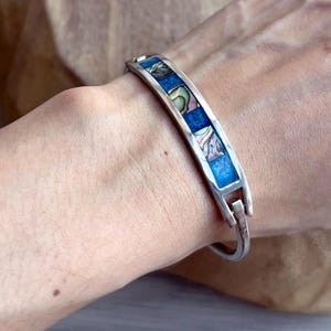 Bracciale rigido vintage anni '80 in alpaca, Messico, con intarsi in conchiglia di abalone, bracciale in metallo color argento in stile retrò