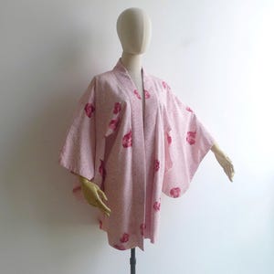 Vintage 50s Pink Shibori Silk Haori Kimono Robe XS S M, Tie Dye Print with Ruby Red Floral Petals, Lined Layering Jacket image 5