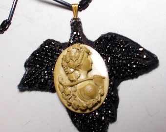 Lava Cameo Halskette 1800er Hand geschnitzte Hochrelief Bacchante Sammler. Restrung 1890 25 "Schwarz Jet Halskette 1880 Perlen Blatt 3" Fassung Unikat
