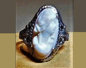 Verkauf große Vintage Hand geschnitzte Conch Shell Cameo Ring Blassrosa viktorianischen Kamm, in Hochrelief. Rhodinierter Markasit Ring Größe 8 1/2