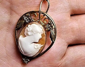 SALE Wunderschöne CAMEO Vintage Lavalier Exquisite Hand geschnitzte Karneol Shell Cameo mit Blumen, Blumen, Le Fleur GOLD Filled Ornate Twisted