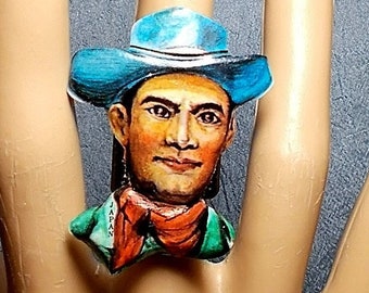 VENTE 1 Just for Fun Tin Handsome Cowboy RING, énorme 1950 Tin Bright Colors Cowboy marqué Japon sur noir grand anneau en laiton épais Adj. Taille 5-7