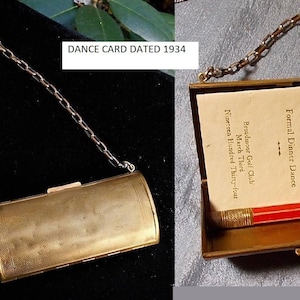 Chatelaine latón dance monedero monedas-bills pequeño maquillaje, plumas, & tarjetas de baile 1930s Gold Wash, Good Condition Option 1934 Dance Card Pencil