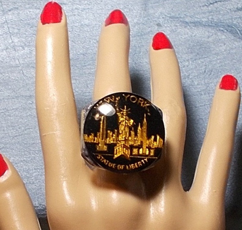 /& Unique Chunky Size 9 Great Gift Only 99.90 1 Lucite 1950s New York Ring 3D Gilded Statue of Liberty Reminisce Ellis Island Ring Funky