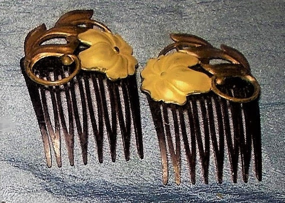 PAIR of Small OR DOLL Victorian Hair Comb Cellulo… - image 3