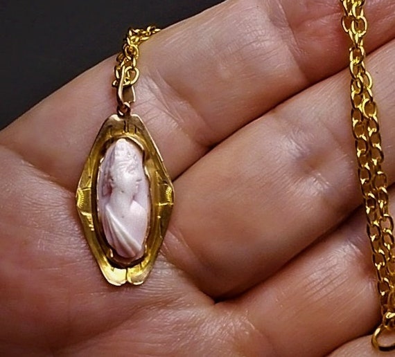 ANTIQUE Marked 10k Gold Tiny Cameo. Pale Pink Car… - image 1