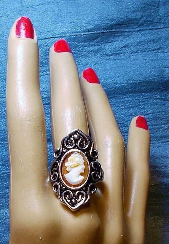 SALE Vintage Shell Cameo RING Orange Curls Shell C