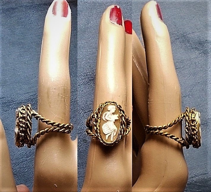 W Germany Cameo Ring - Etsy