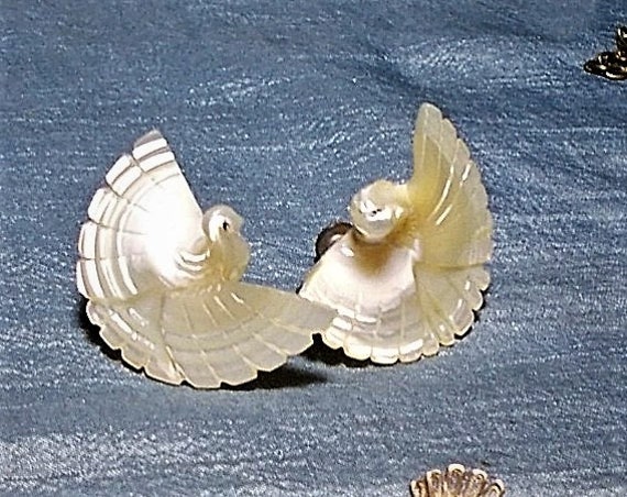 Mother of Pearl Carved Dove Earrings Screw Back M… - image 3