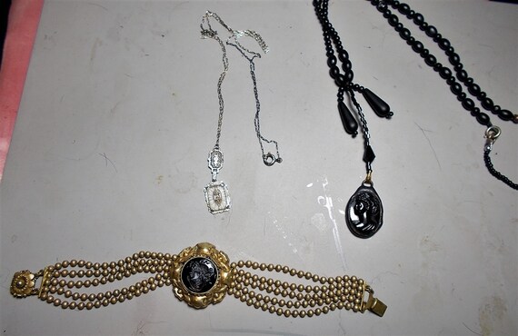 SALE Antique Black Glass CAMEO Brass Ball Chain B… - image 9