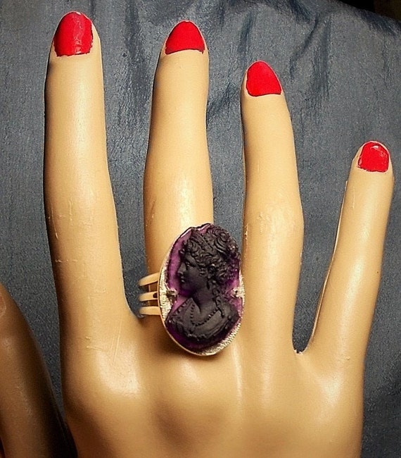 SALE 1 Amethyst Cameo Ring 1910 Glass Purple Cameo