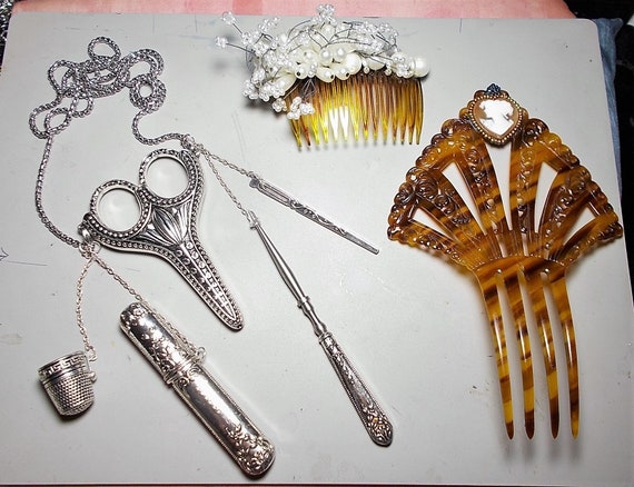 Antique Celluloid Cameo Pienta Mantilla Victorian Hair Comb  display picture 1