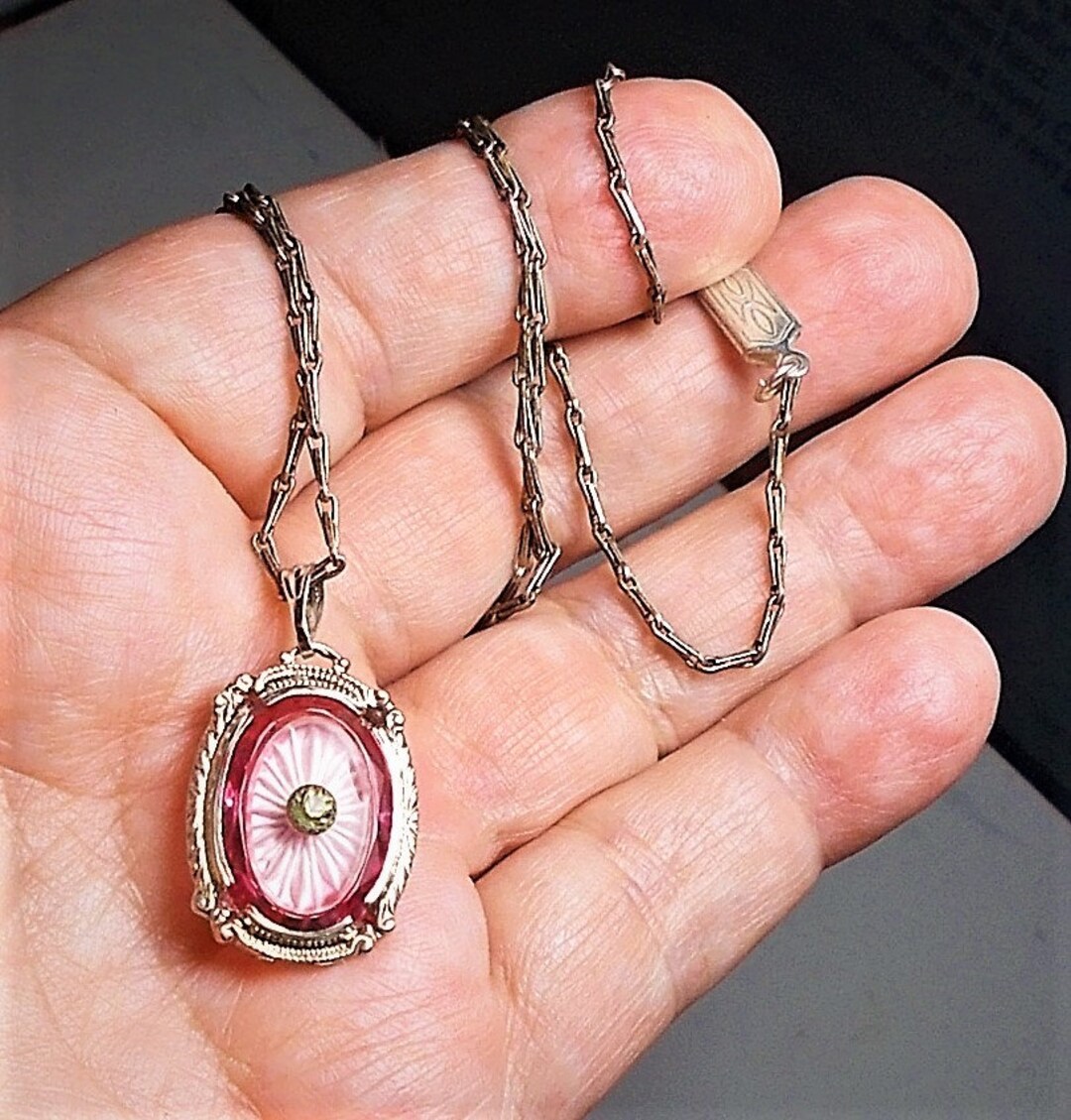 Oval pink faceted stone pendant necklace with zinnias and da - Les Nereides