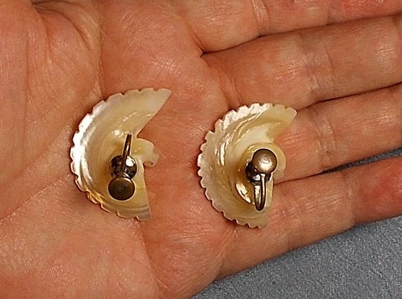 Mother of Pearl Carved Dove Earrings Screw Back M… - image 2