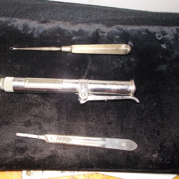 Vintage Surgical Tools,  Robbins Instr Co, Bard- Parker.  29.90 for All THREE.
