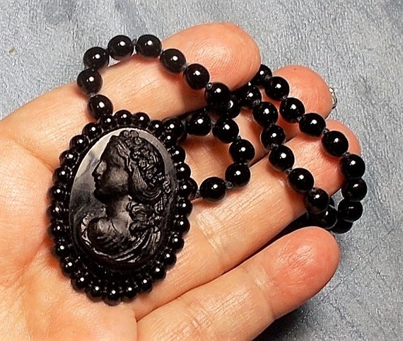 ブラックカメオ アンティーク ビクトリア朝 ブラック ジェット ガラス  