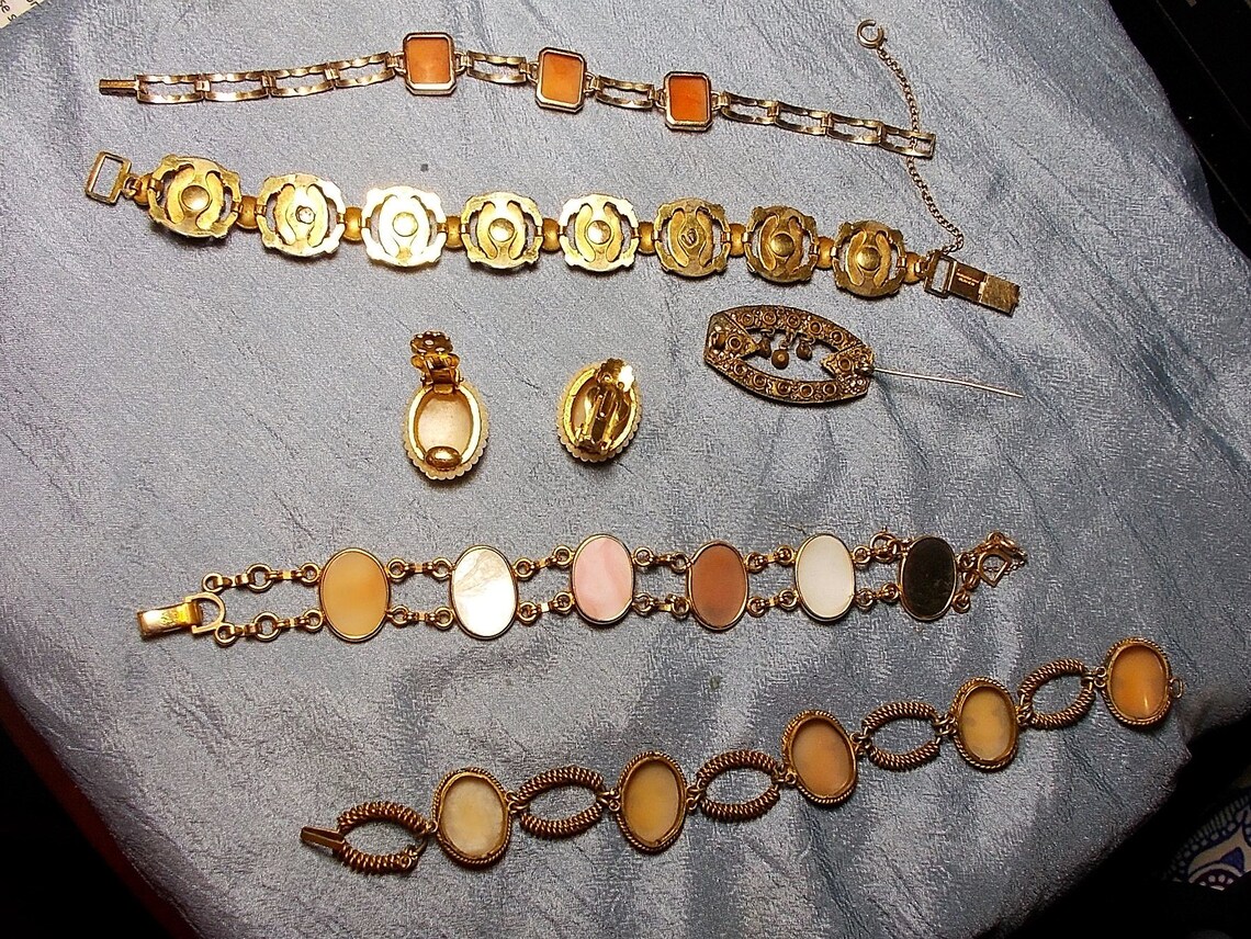 1 Vintage Cameo Bracelet Hand Carved 3 Carnelian Shell Cameos Etsy