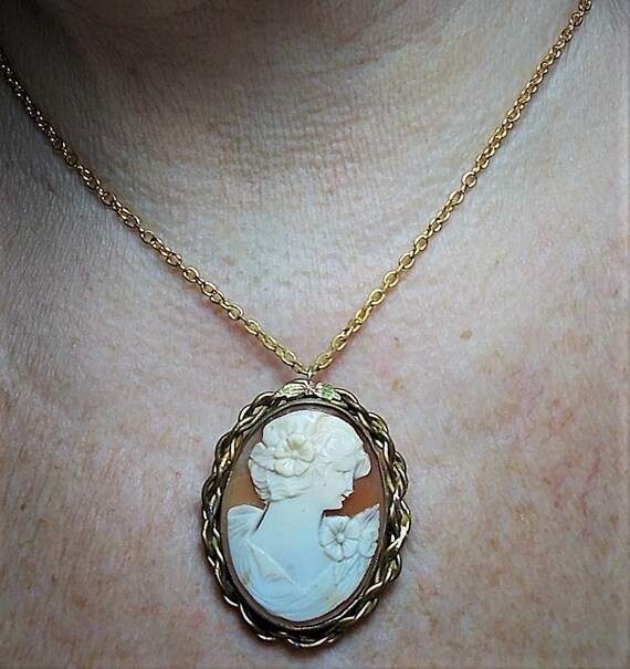ANTIQUE GOLD FILLED Cameo Hand Carved Shell Beaut… - image 2