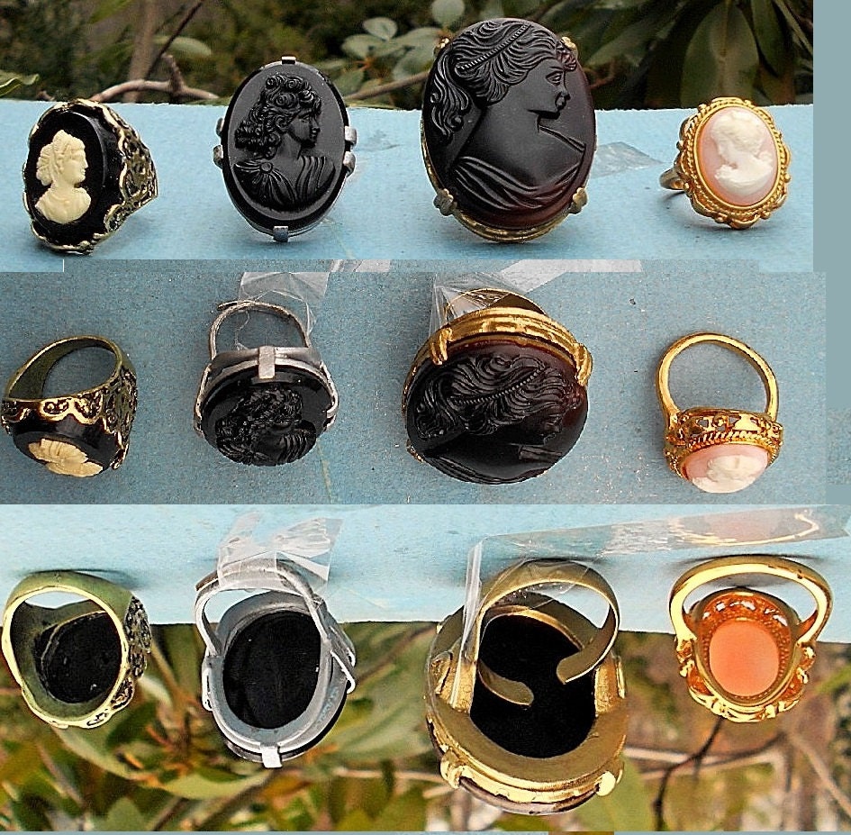 SALE Black White Cameo RING, Vintage Gold Tone Ring, Size 6
