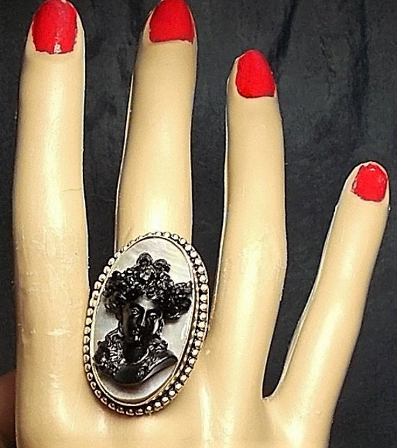 SALE 1 1910 Black Glass Cameo RING Stunning! Face 