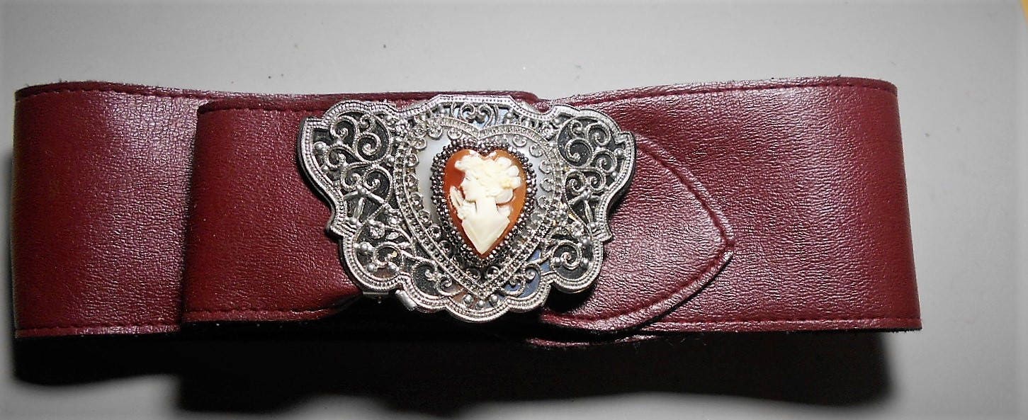 SALE Heart Cameo Belt Burgundy Faux Leather Vintage Silver  display picture 1
