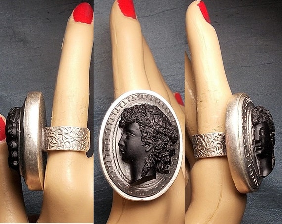 1910 Glass Black Cameo Ring on Frosted Glass Cabo… - image 2